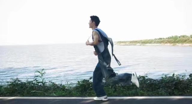 肖战|蓝忘机配音边江为肖战庆生无辜被网暴，删微博道歉，黑粉难伺候