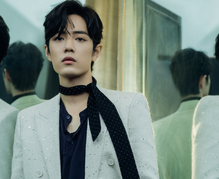 四川美术学院|肖战粉丝是与他有仇吗？川美门口大量粉丝庆生，满墙被乱涂乱画