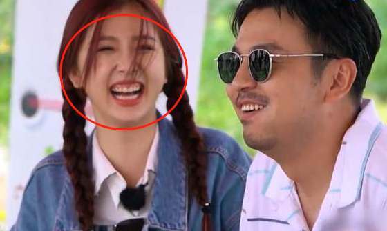 虞书欣|岳云鹏为接应虞书欣鞋子全湿透，女方本能反应引热议！