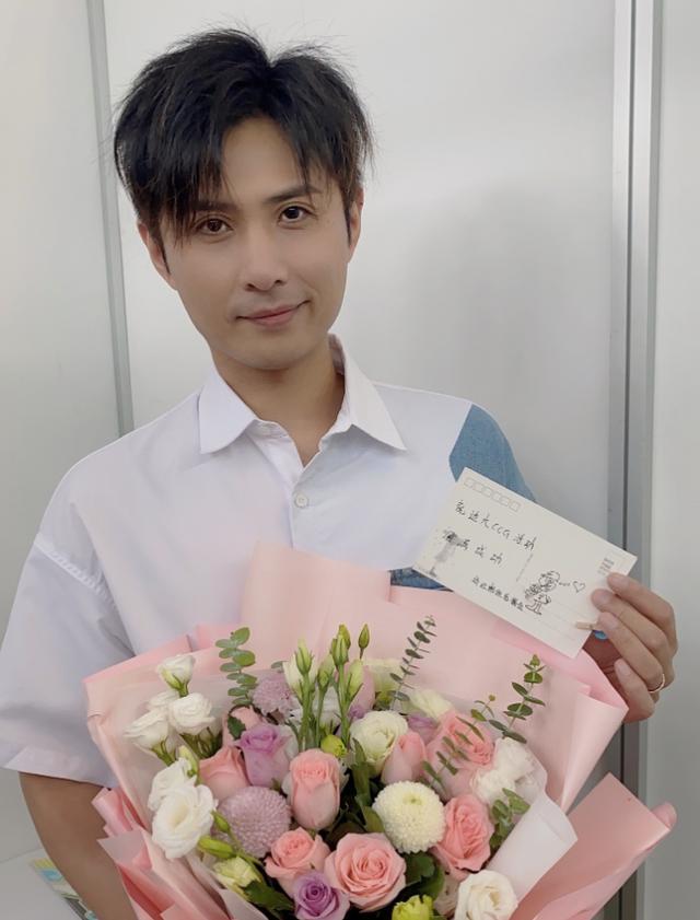 配音演员边江因给肖战送生日祝福被骂发文道歉将专注本职工作