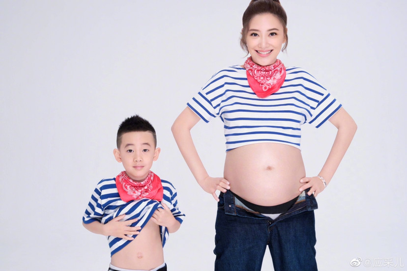 应采儿|陈小春不愧是宠妻狂魔，亲自学摄影替应采儿拍孕妇照，成片令人惊艳