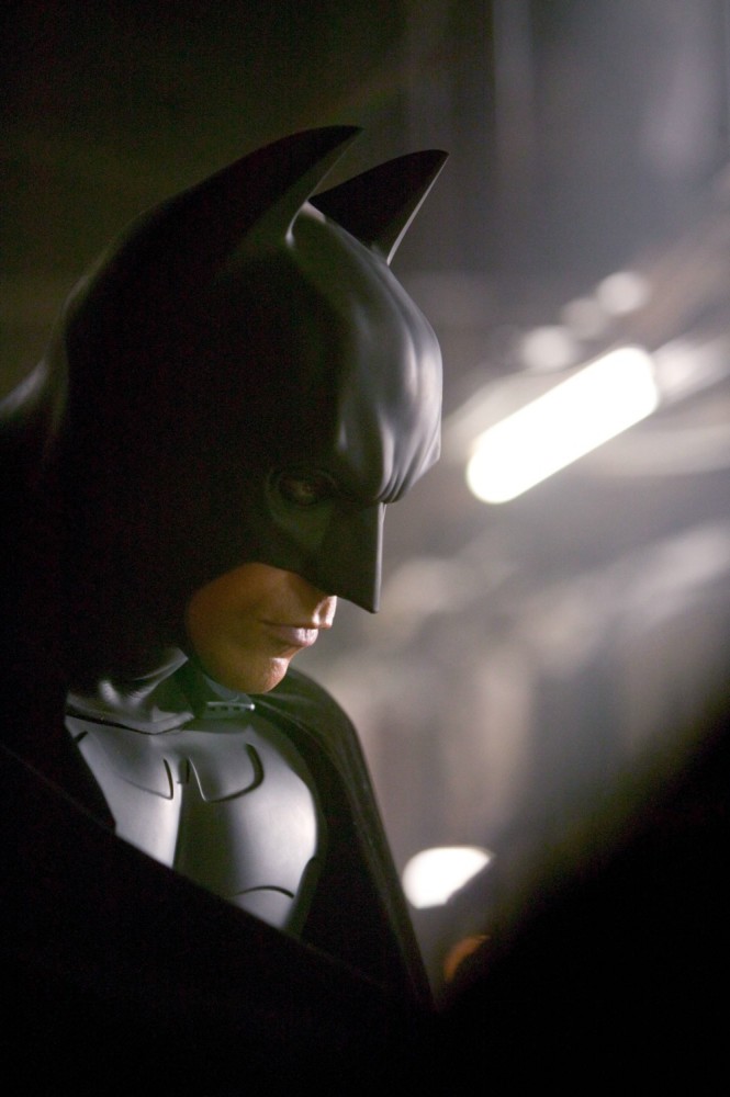 看诺兰是怎么把"市场毒瘤"蝙蝠侠拉回好莱坞一线电影的_腾讯新闻