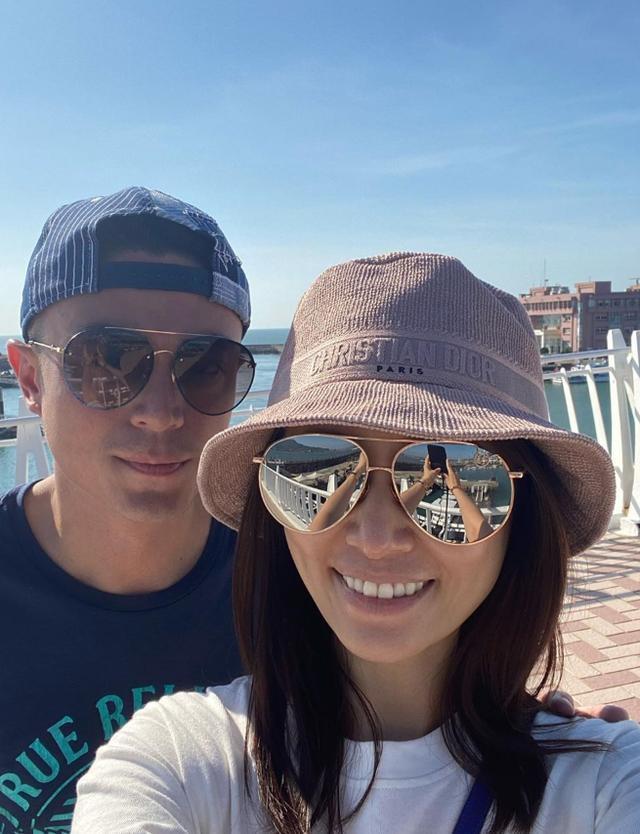 林心如|林心如晒照秀幸福，女儿的小手成为关注焦点