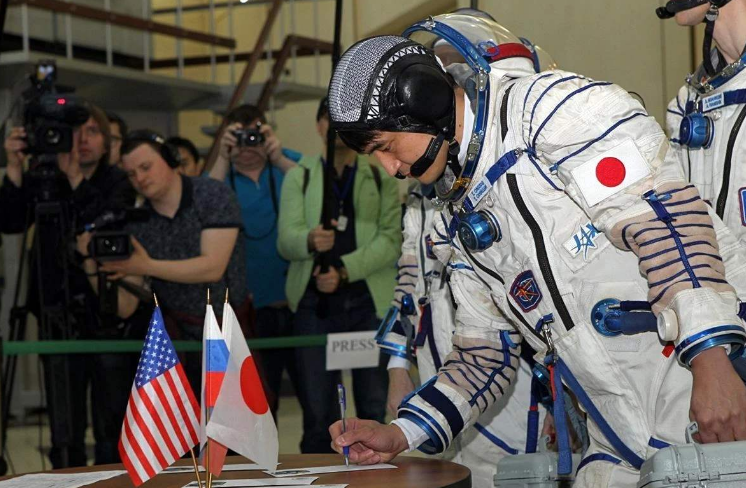 太空|美放任几十年代价来了，日本挤入全球第三，已在小行星上引爆炸弹