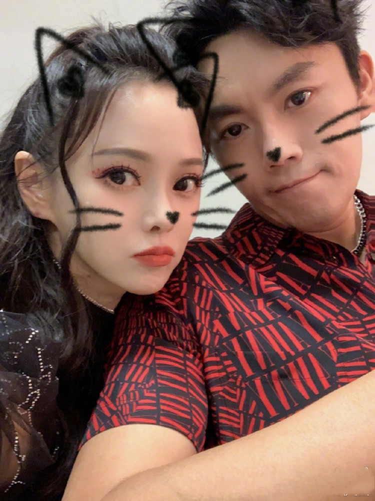 伊能静|伊能静否认穿皮草出游，晒怼脸拍秀“冻龄颜”，网友直呼像未成年