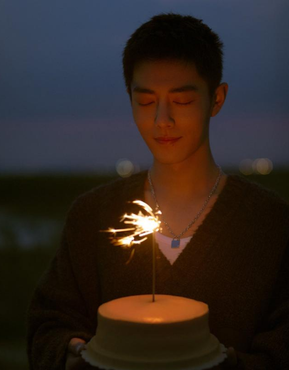 流量明星|流量明星不好当！肖战粉丝再引质疑，生日应援集会乱吼，肆意涂鸦