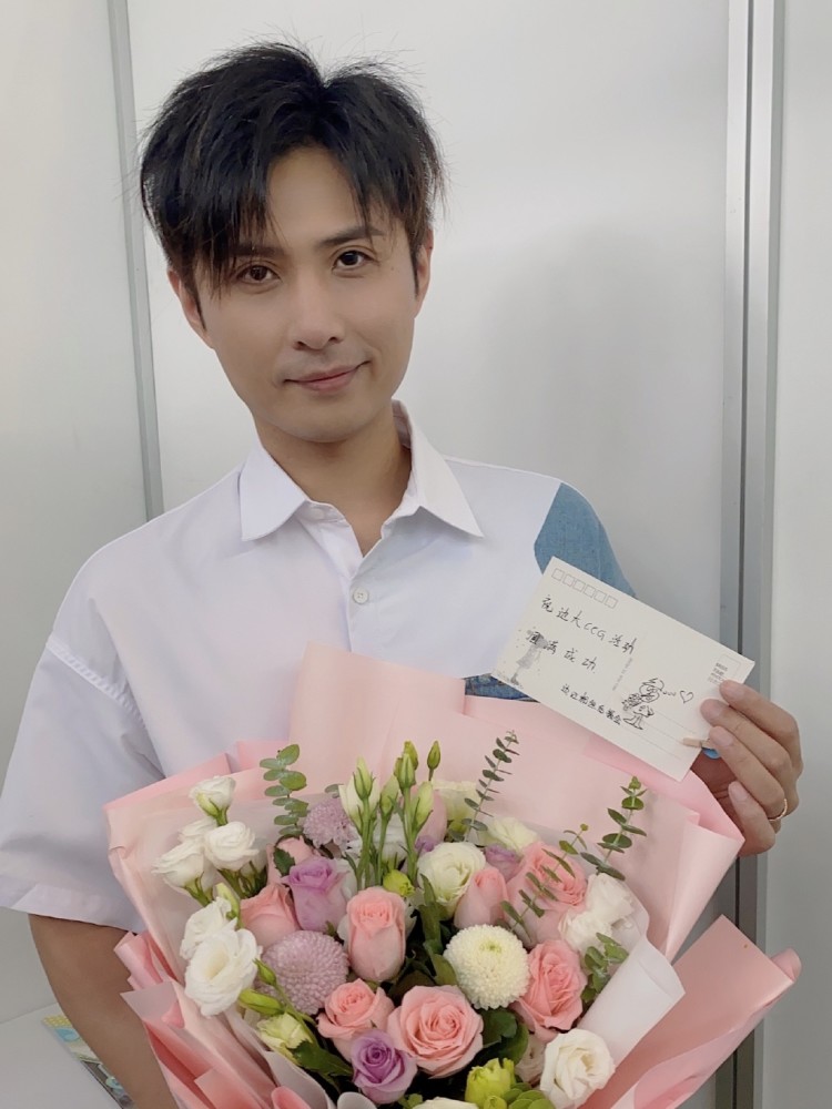 肖战|赔了夫人又折兵？因给肖战送生日祝福惨遭网友围攻，战哥太无辜