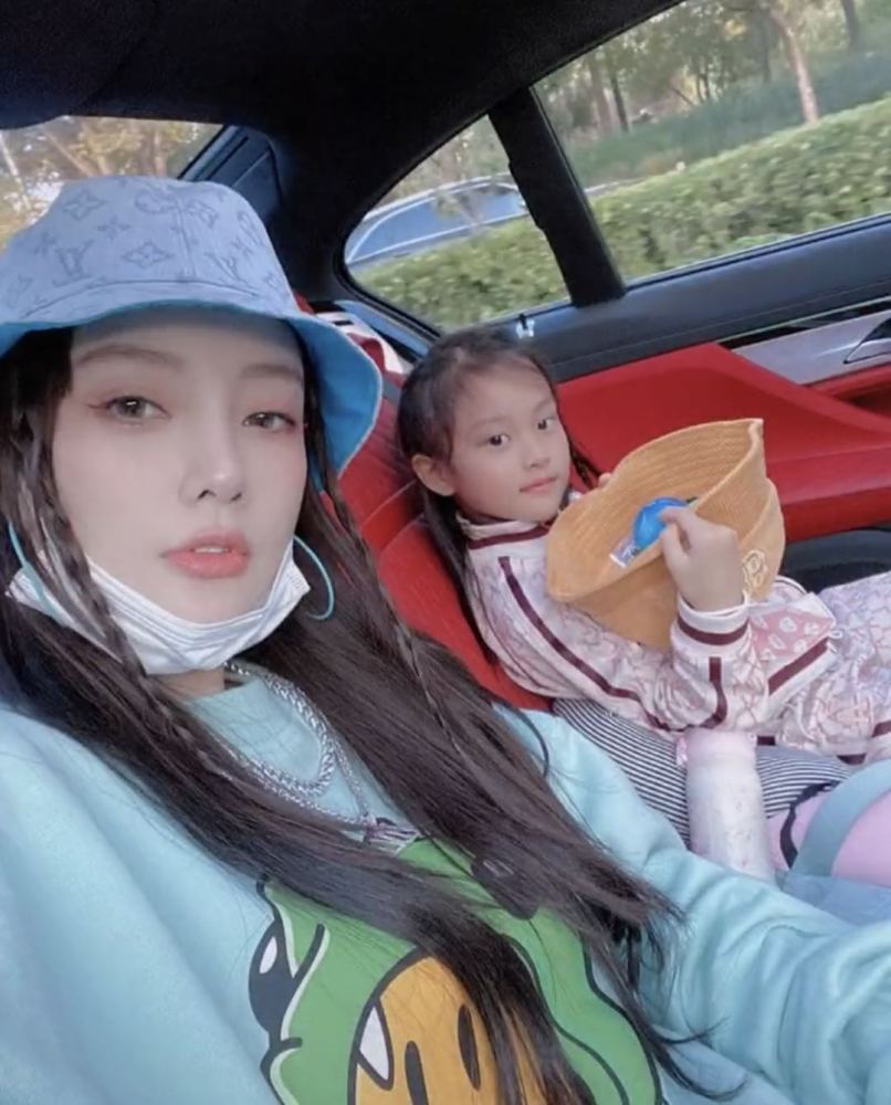 李小璐|李小璐说甜馨影响她行走江湖，偶遇贾乃亮，提到甜馨表情不自然