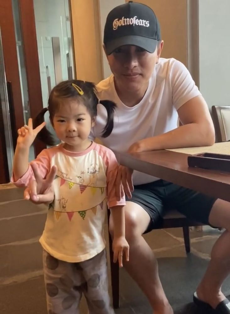 李小璐|李小璐说甜馨影响她行走江湖，偶遇贾乃亮，提到甜馨表情不自然