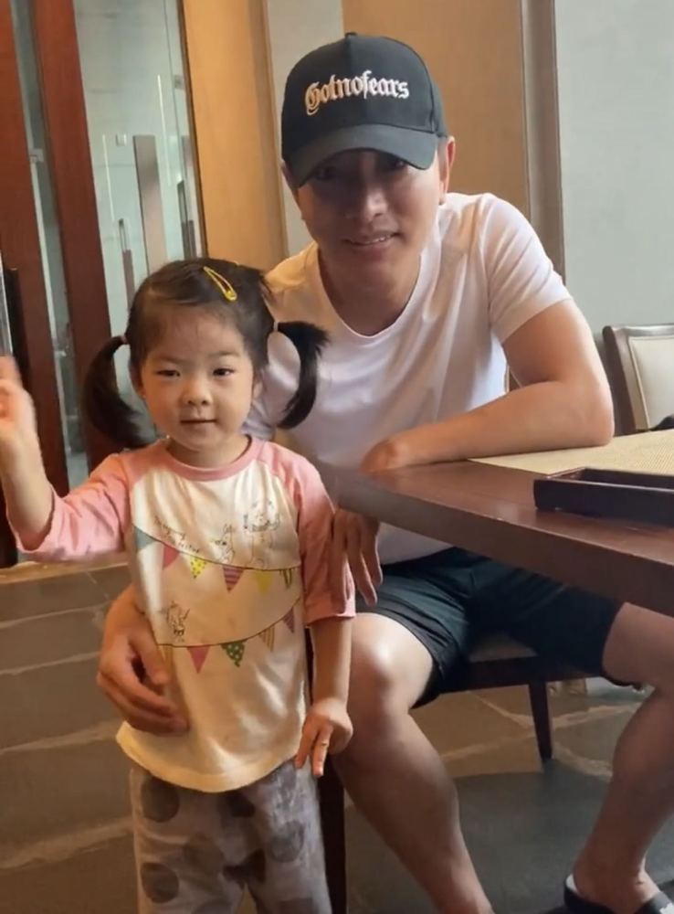 李小璐|李小璐说甜馨影响她行走江湖，偶遇贾乃亮，提到甜馨表情不自然
