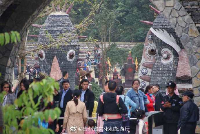 走进乡愁阿歪寨神秘藤甲谷