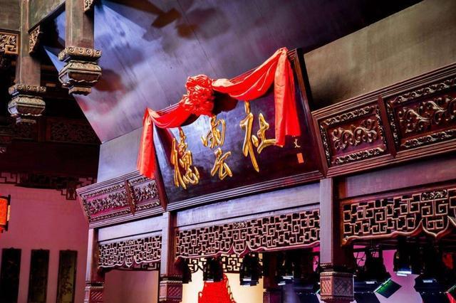 德云社|德云社收入暴涨，郭德纲保守身价得50亿？网友：都是他老婆王惠的