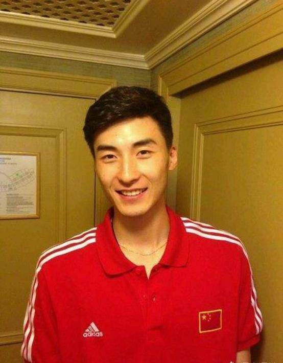 的视线,让她们暂时停止攻击李盈莹而到此给出糗的江苏女排们来洗白,这