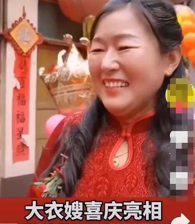 朱之文|大衣哥儿媳妇真懂事，开豪车送新婆婆赶集，小伟也主动帮老婆拎包