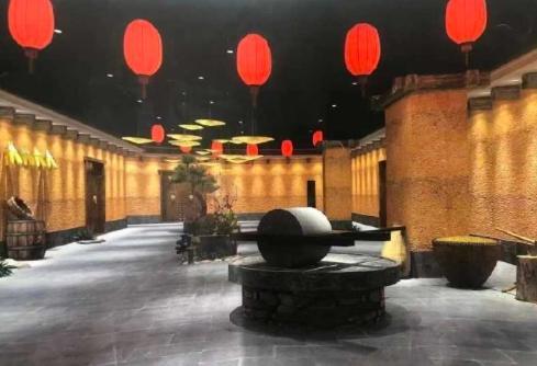 赵本山|赵本山卖力演出被疑捞金，曝其投资近千万，女儿曾吐槽养不起飞机