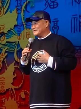 赵本山|赵本山卖力演出被疑捞金，曝其投资近千万，女儿曾吐槽养不起飞机