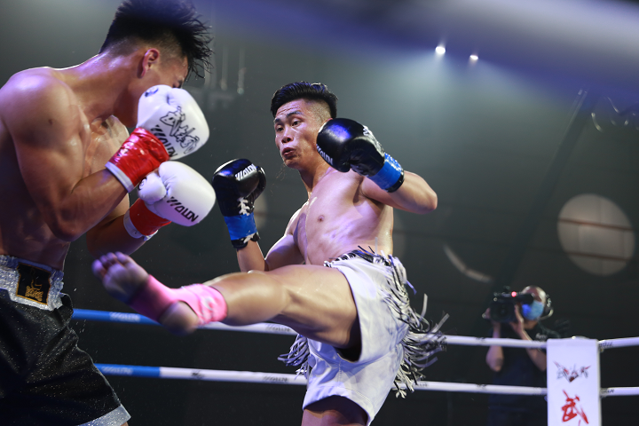 就在昨天,魏锐通过社交媒体晒出自己和金鹰的比赛海报,并霸气喊出:"