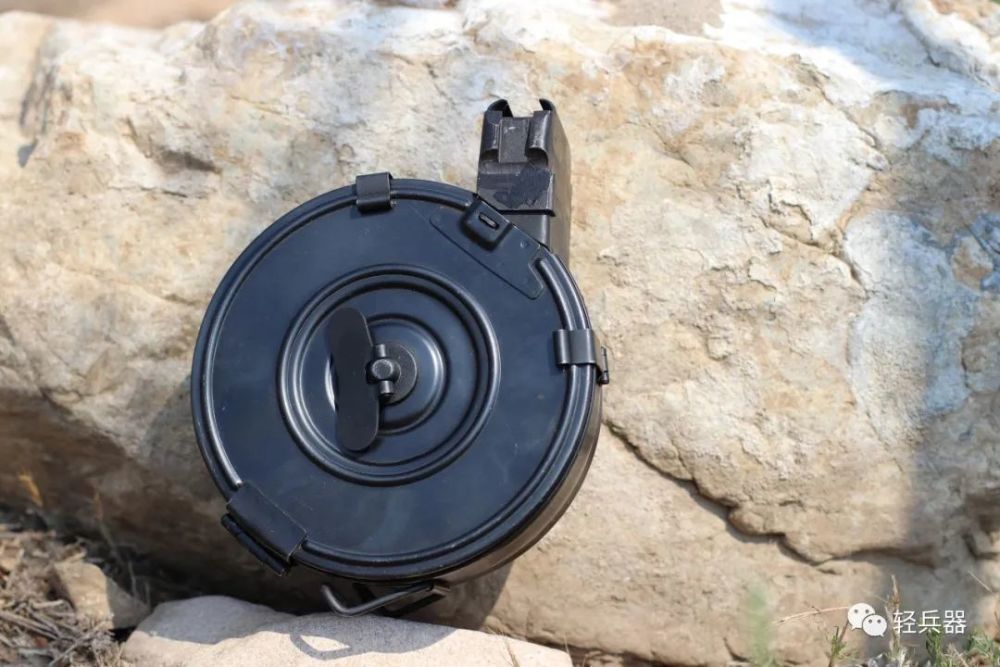 班用机枪的弹鼓采用钢板引伸,热处理工艺,性能取得突破项目研制中,您