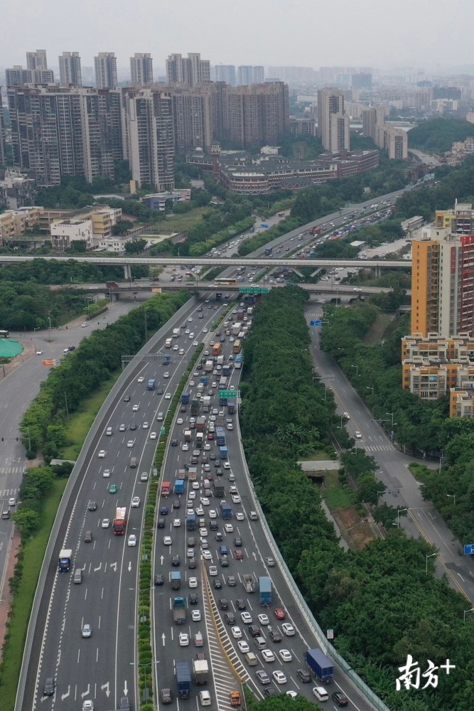 熟悉的節奏正在回來!廣州城區現返程車流客流小高峰