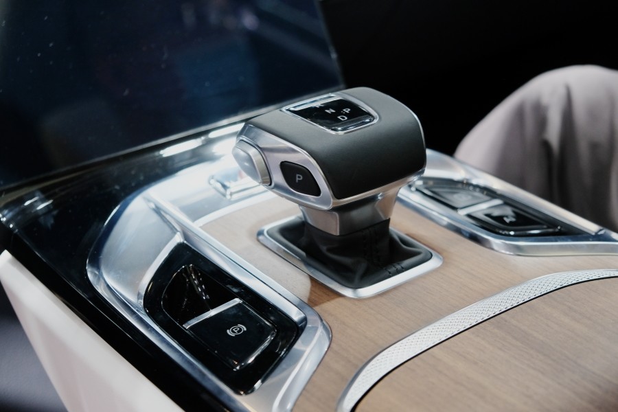 全尺寸suv|首款纯电动全尺寸SUV 北京车展实拍红旗E-HS9