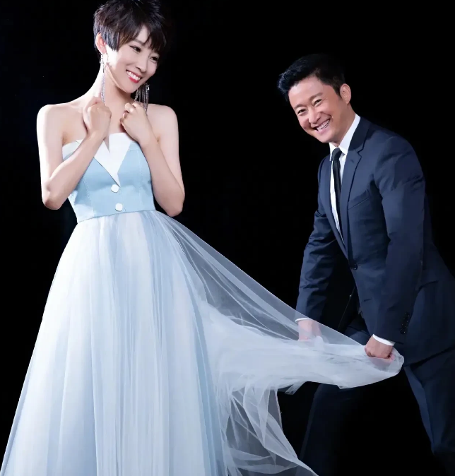 战狼2|《夺冠》和《战狼2》是同类型电影，为何票房却远不及对方？