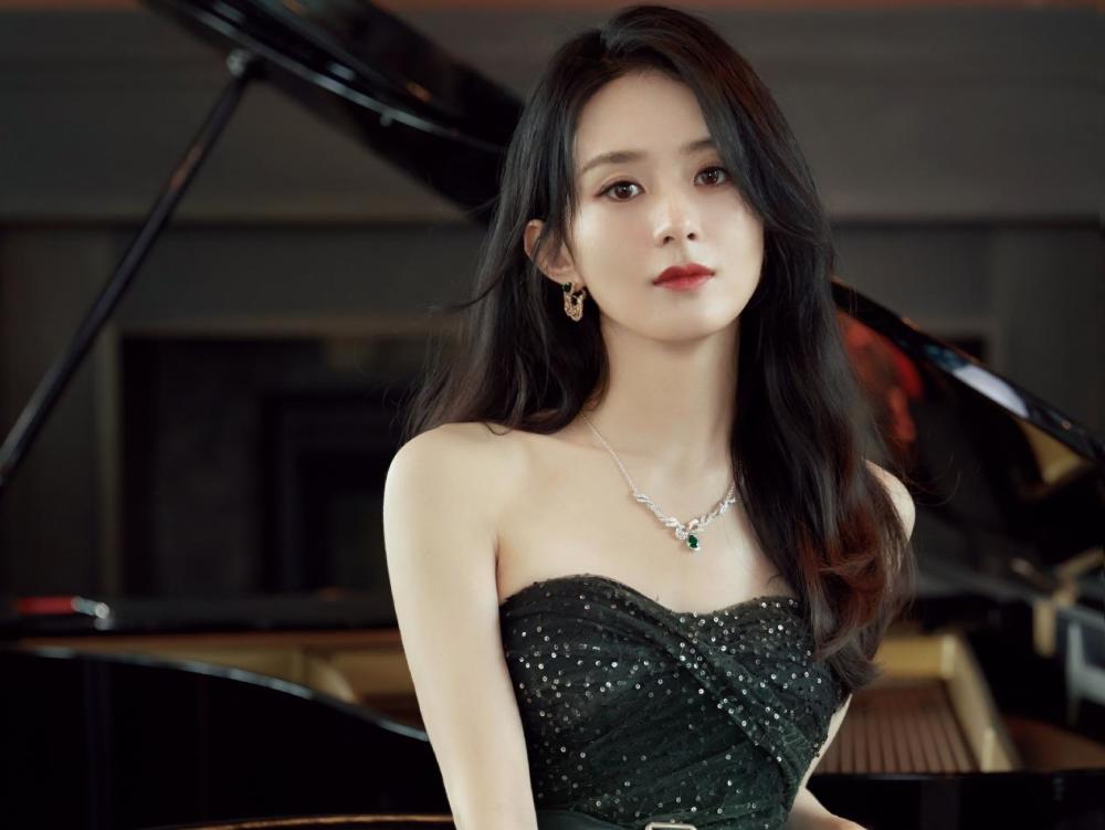 赵丽颖|赵丽颖十月份行程公布，《幸福》拍摄全程保密，网友期待生日会