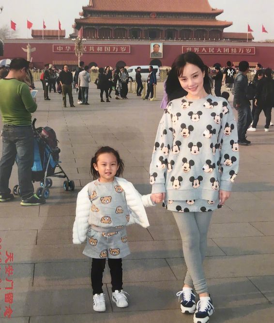 李小璐|李小璐晒女儿“p图过度”！甜馨被P成网红锥子脸，贾乃亮评论区沦陷了！