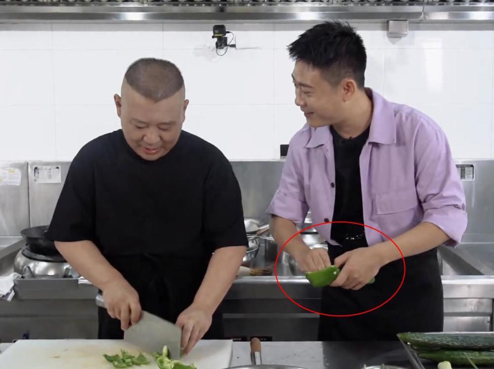 学不来!德云社团综郭德纲做菜还没张嘴,栾云平就知道该干什么