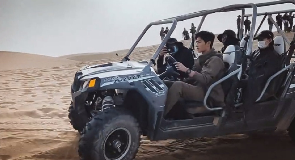 杨洋|共同出演抗疫剧后，杨洋《急先锋》票房告急，邓伦新片却颇受期待