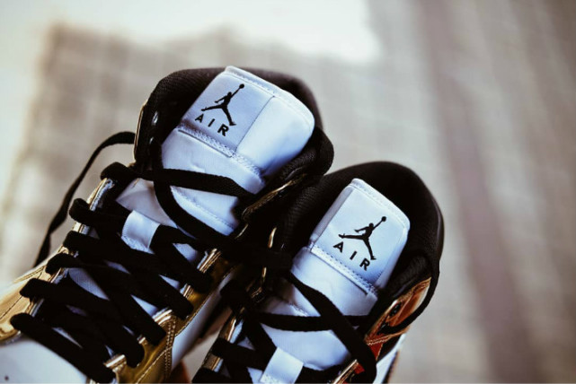 土豪的专属黄金aj土豪金配色的潮鞋aj1是真的帅