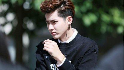 吴亦凡|吴亦凡当众摔麦，不满离场，看傻众人，是真性情，还是输不起！