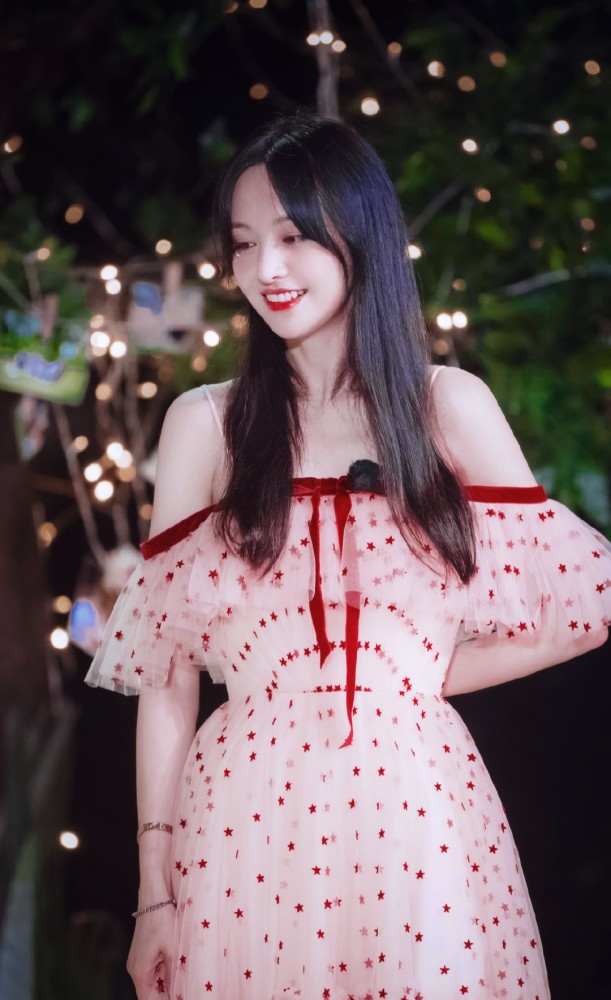 郑爽|郑爽发文：要换不过来啦，蒙被窝似偷笑