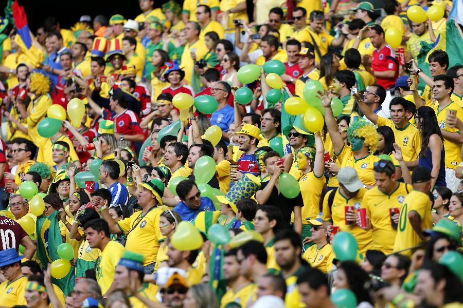 每到世界杯来临时,总会有吸引大量来自世界各地的球迷到现场看球,他们