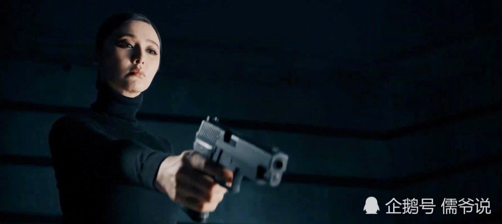 范冰冰|范冰冰海报用国旗惹争议，但她并非首例，吴京用国旗创造票房神话