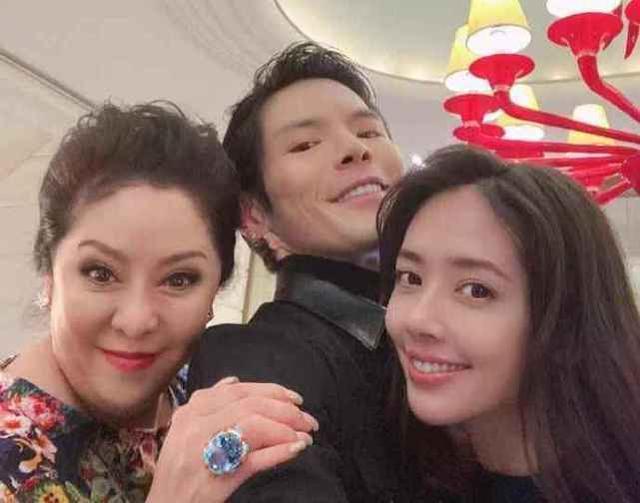 郭碧婷|郭碧婷小号疑曝光，点赞自己生女、女儿很漂亮动态，向佐和郭爸爸已关注