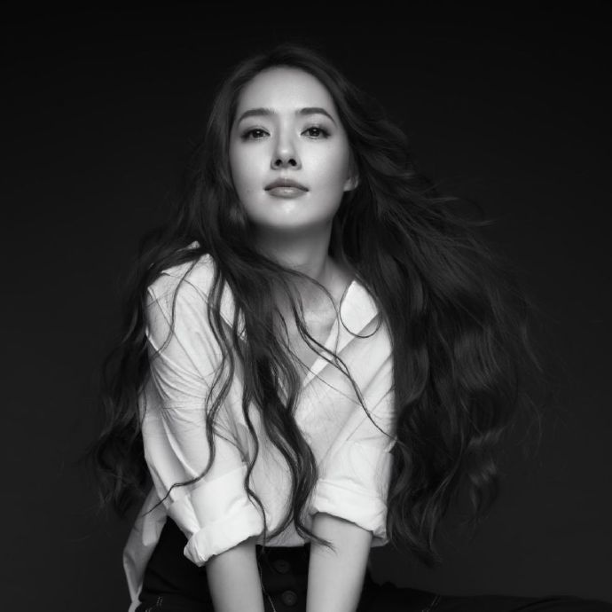 郭碧婷|郭碧婷小号疑曝光，点赞自己生女、女儿很漂亮动态，向佐和郭爸爸已关注