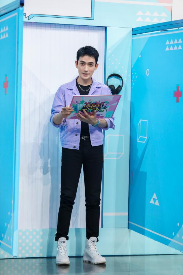 朱一龙实力派演绎《亲爱的自己》,不仅演技精湛,这衣品也很赞