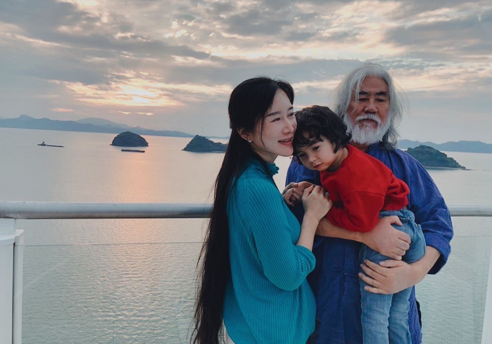 张纪中|张纪中小31岁娇妻深夜回应再婚质疑：人生唯真情真爱最可贵