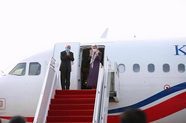 莫尼列|时隔半年83岁柬埔寨太后再来北京！紫裙配丝巾亮相，身材好羡慕