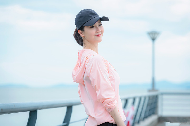 左小青|63岁老公身价百亿，左小青被宠成公主，谁说豪门都深似海？