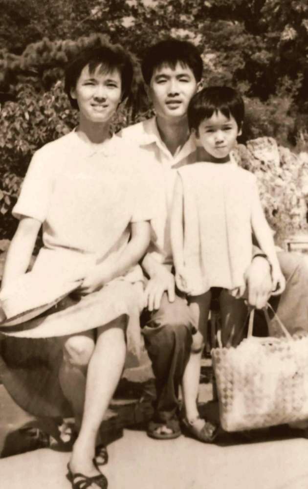 左小青|63岁老公身价百亿，左小青被宠成公主，谁说豪门都深似海？