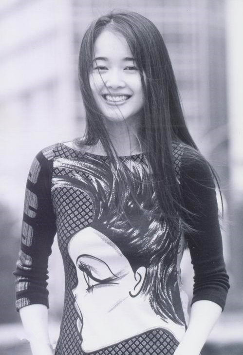 左小青|63岁老公身价百亿，左小青被宠成公主，谁说豪门都深似海？