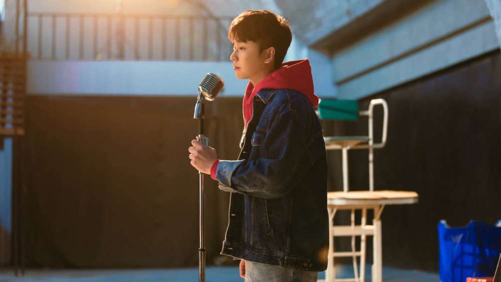 彭昱畅|黄磊、何炅提携的少年，成国庆档期的“大赢家”，彭昱畅成功“霸屏”电影院