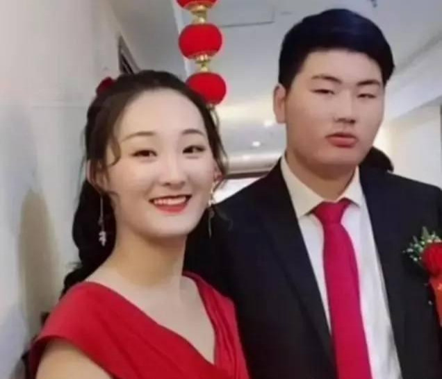 朱之文|朱之文百万儿媳回婆家，一身名牌很神气，下地看望公公不换装