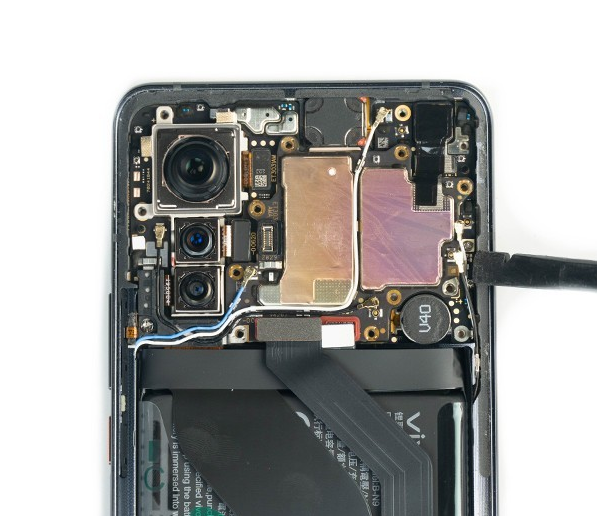 首先来说说传感器参数,iqoo5采用了有史以来最好的镜头配置,三摄都是