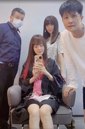 甜馨|网友偶遇贾乃亮求合照，意外提到甜馨，贾乃亮被戳痛处尴尬变脸