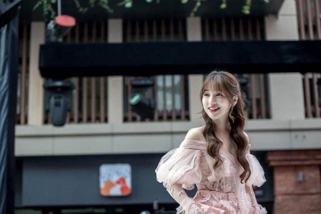 许嵩|金莎许嵩沈月聚会晒照，他们三个居然是朋友，我周震南了