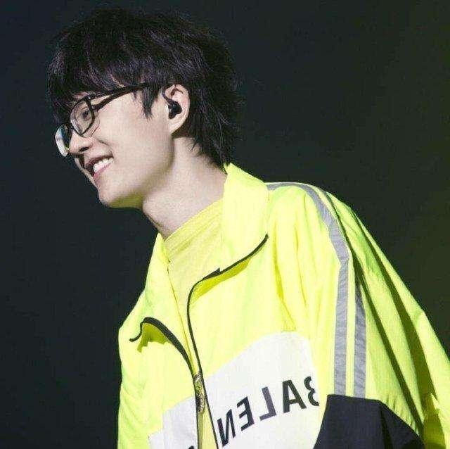 许嵩|金莎许嵩沈月聚会晒照，他们三个居然是朋友，我周震南了