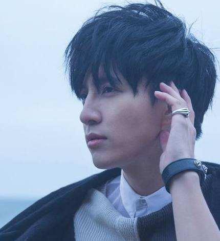 许嵩|金莎许嵩沈月聚会晒照，他们三个居然是朋友，我周震南了