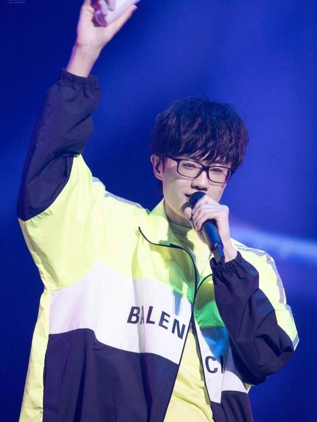 许嵩|金莎许嵩沈月聚会晒照，他们三个居然是朋友，我周震南了